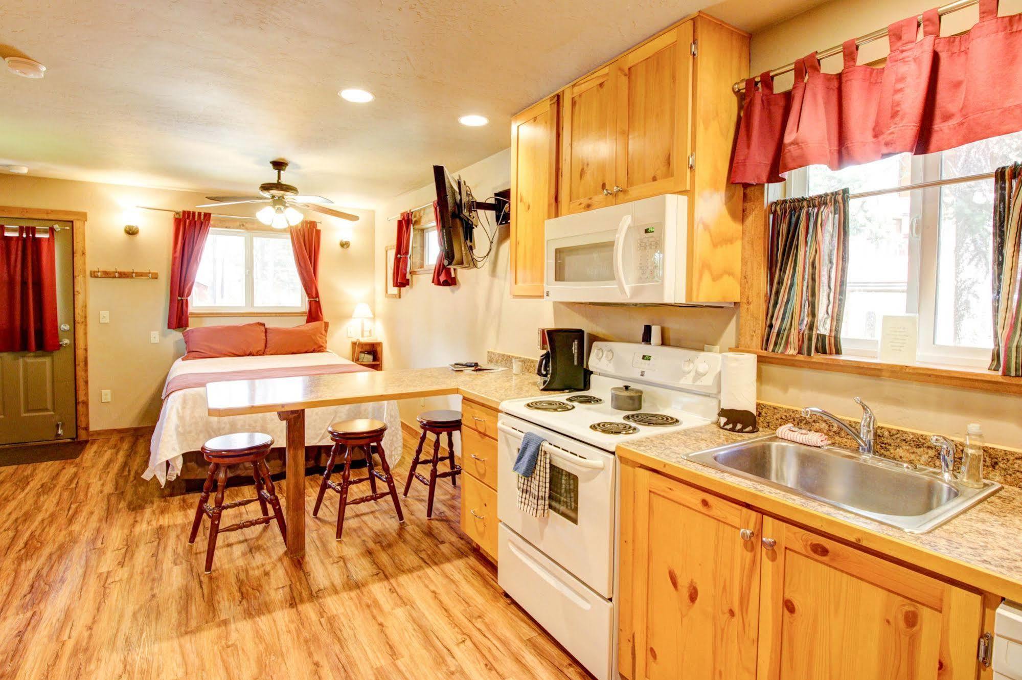 Historic Tamarack Lodge Hungry Horse Eksteriør billede